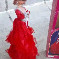 عروسک نو با کارتن باطری خوری