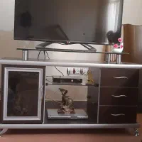 میز زیر تلویزیون