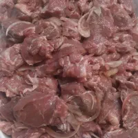 قصاب مرغ و گوشت نیمه ماه
