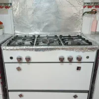 اجاق گاز و ویترین