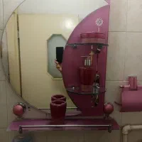 آینه و روشویی دستشویی