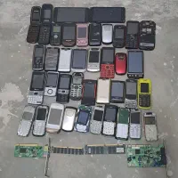 گوشی  کلکسیونی قدیمی خراب اوراقی