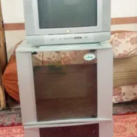 تلویزیون با میز