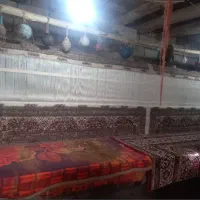 کرم قهوه‌ای هاشیه افصری برجسته دار بافنده هستم