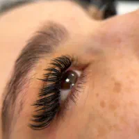 تخفیف استثنایی خدمات اکستنشن مژه و اموزش دراکادمی