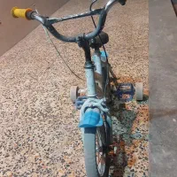 دوچرخه و سه چرخه و یه الاغ اسباب‌بازی