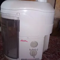 یک عدد اب میوه گیری