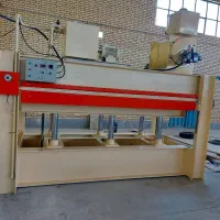 دستگاه پرس درب (نجاری)