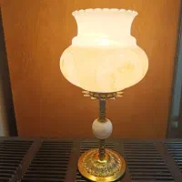 چراغ رومیزی  پایه دار