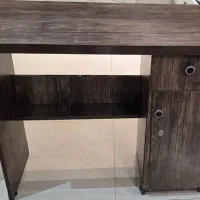 میز تحریر در حد نو