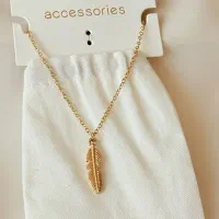 گردنبند زنجیری آویزدار برگ با روکش طلا بلک فرایدی