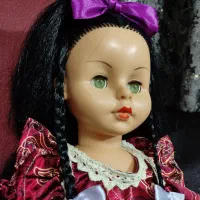 عروسک لباس قرمزی