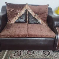 مبلِ چرمِ هفت نفره با میز جلو مبلی و عسلی