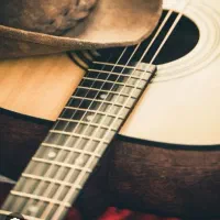 آموزش گیتار بانوان(در منزل هنرجو)