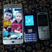 سه عدد گوشی موبایل فروشی