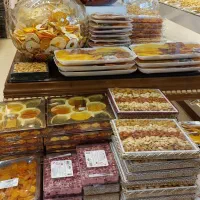 صندوقدار و فروشنده فروشگاه معتبر زعفران و خشکبار