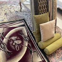 دو عدد قالیچه ماشینی جفت پشتی تر کمن و کوسن