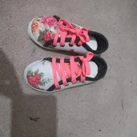 وسایل بچه.صندلی ماشین .ست رختخواب صورتی .لباس|تخت و صندلی بچه|مشکیندشت, |دیوار