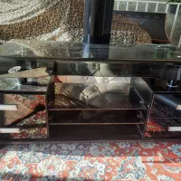 فروش میز تلویزیون شیشه ای سالم در حد نو
