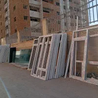 نصاب و شاگرد نصاب در پنجره