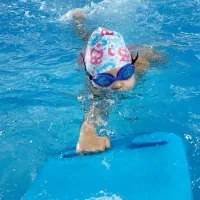 مربی شنا کودکان و بزرگسال در مجموعه آبی‌ آستان قدس