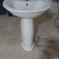 سنگ‌روشویی با شیر آب