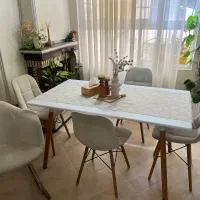 ناهارخوری پارچه ای به همراه یک عدد صندلی راک