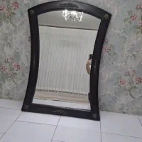 آینه با قاب چوبی