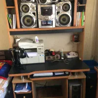 میز کامپیوتر به همراه کتاب خانه