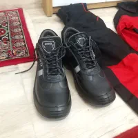 لباسکار ،کفش ایمنی ک کلاه ایمنی نو هستند