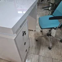 میز و صندلی در حد نو