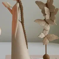 مجسمه فرشته کتابخوان