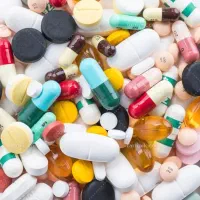 پرسنل آرایشی بهداشتی در داروخانه