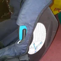 صندلی ماشین کودک دارای سایبان وکیسه هوا کاملا سالم