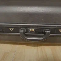 چمدون بزرگ|کیف، کفش، کمربند|شاهینشهر, سعدی شمالی|دیوار