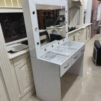 میز ارایش وگریم