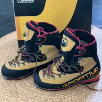 کفش کوهنوردی برند lasportiva اورجینال