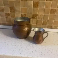 پارچ و لیوان مسی و یک عدد گلدان شیشه ای قدیمی