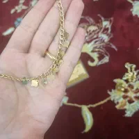 مقداری طلا ۱۰۰ بالای تابلو