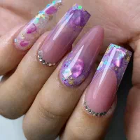 آموزش وخدمات کاشت ناخن+مدرک فنی حرفه ای+استخدامی