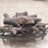 پایه فلزی و هیزم شومینه