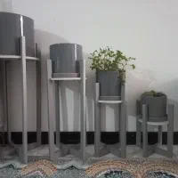 گلدان سرامیکی و پایه گلدان
