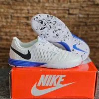 کفش سالن فوتسال