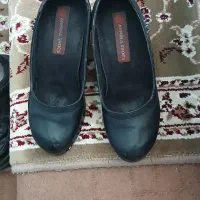 دو جفت کفش سالم بخشیده می شود.