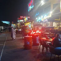 استخدام نگهبان و نیروی کار فست فود