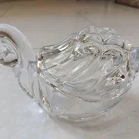 شکلات‌خوری شیشه‌ای طرح قو . دکوری ، ظریف و چشمگیر|ظروف سرو و پذیرایی|نیشابور, شریعتی|دیوار