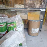 ویترین شیشه ی مغازه