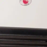 آبگرمکن دیواری پلار تمیز و مشغول به کار