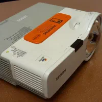 پروژکتور اپسون EMP400W|تلویزیون و پروژکتور|اصفهان, ناصرخسرو|دیوار