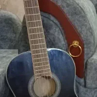 گیتار سالم به همراه کیف